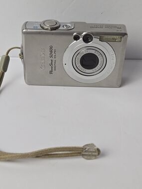 Canon PowerShot Digital ELPH SD600 6.0MP Camera w/ Charger/Batt. Tested & Works!